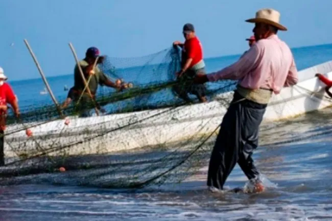 Presentan iniciativa de apoyo para pescadores