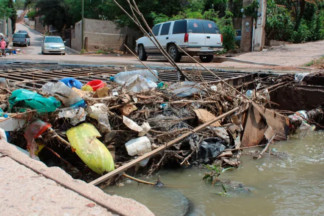Afectan lluvias red de drenaje