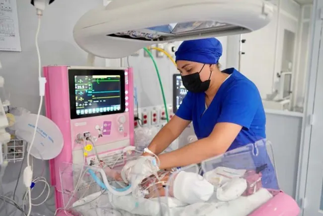 IMSS previene la ceguera en bebés prematuros con tratamiento láser