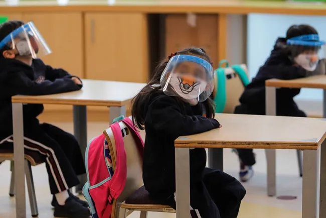 Acuerdan vuelta a clases como actividad 'escencial'