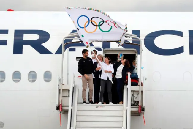 La bandera olímpica ya ondea en París
