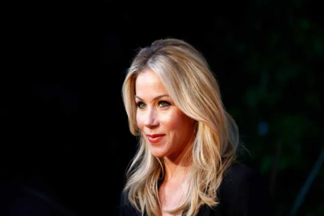 Christina Applegate revela que tiene esclerosis múltiple