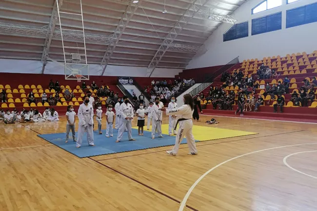 Clausuran cursos con torneo en centros comunitarios