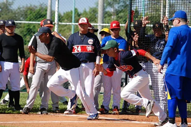Realizarán pruebas a jóvenes para la academia de beisbol