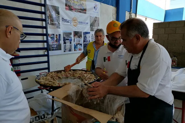 Realizan con gran éxito tradicional paella rotaria