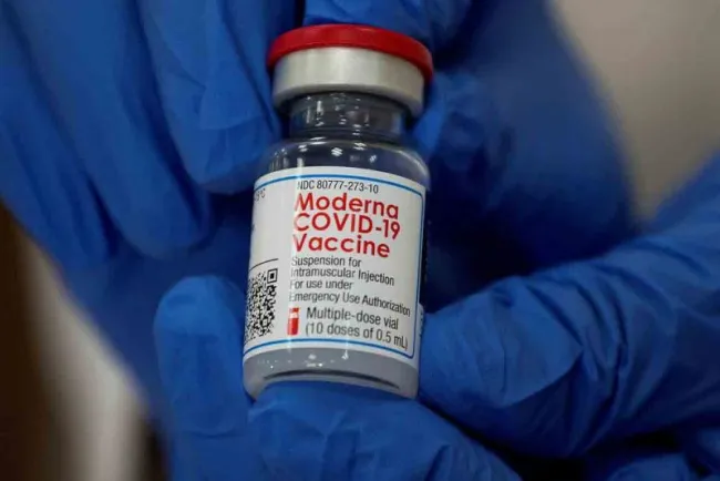 Arriban a México dosis de la vacuna Moderna; frontera con EU sigue cerrada