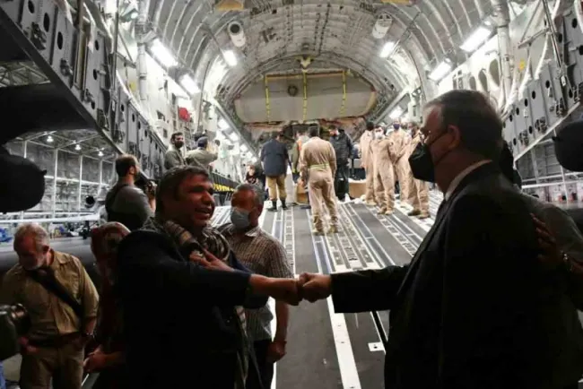 Afganos refugiados en México recibirán visa humanitaria