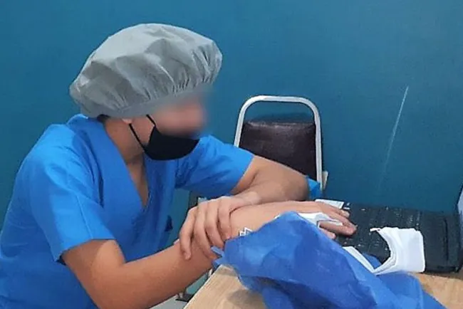 Estudia medicina joven Itama