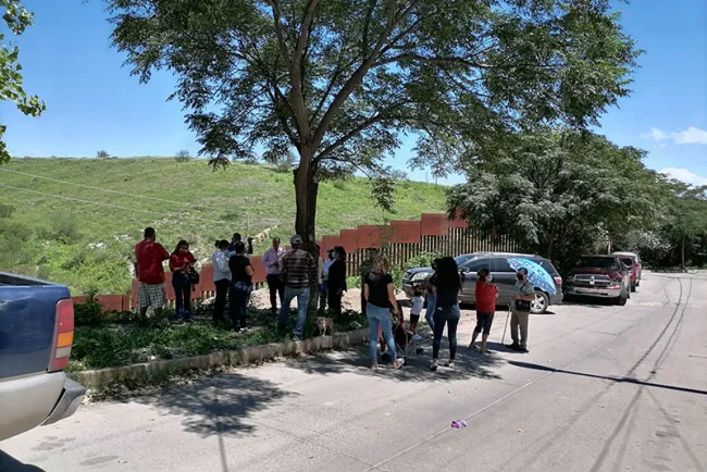 Denuncian invasión de área verde