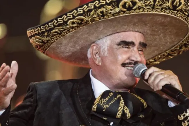 Vicente Fernández sigue en terapia intensiva; le colocan sonda de alimentación