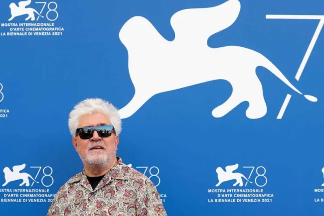 Almodóvar rinde homenaje en Venecia a desaparecidos del franquismo