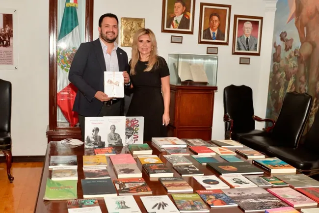 Recibe CPA colección de 141 títulos publicados por ISC