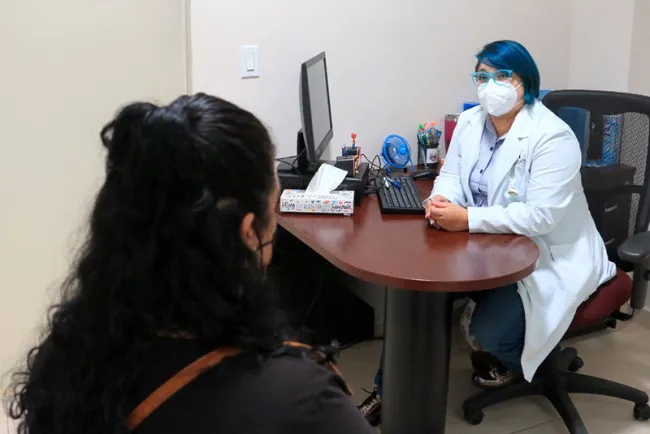 Recomienda vivir el duelo sin frenar emociones