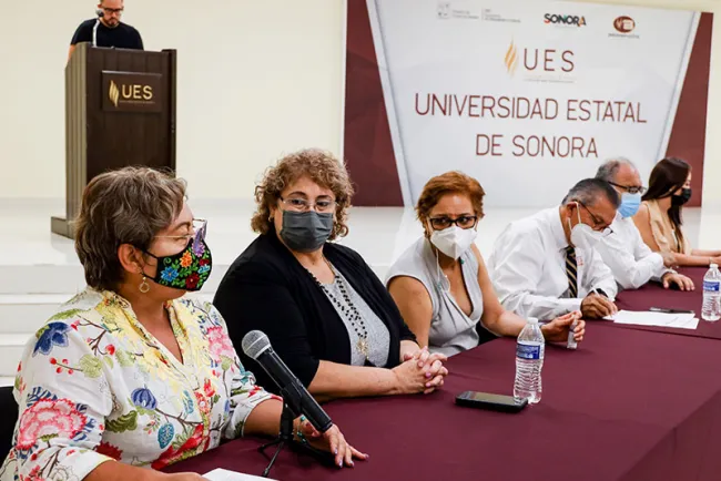 Capacita UES a maestros en competencias digitales