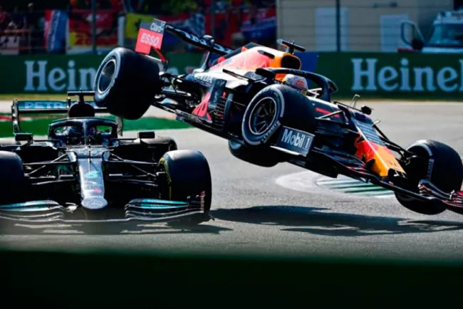 FIA investigará choque entre Verstappen y Hamilton