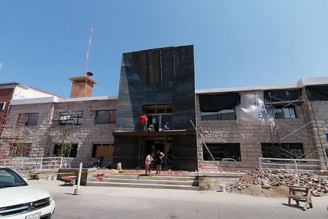 Trabajan en remodelación del edificio municipal