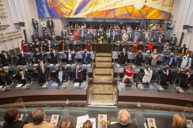 Buscará Bancada de Morena recortar 500 mdp al Congreso