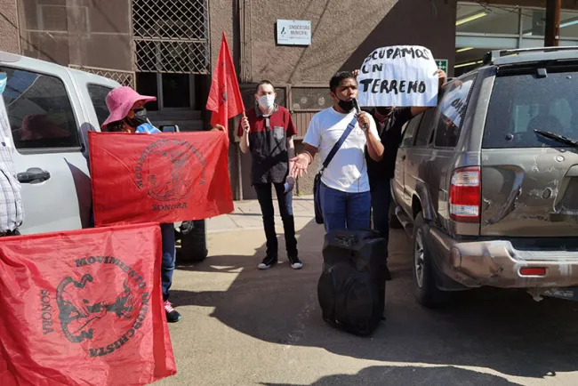 Exigen antorchistas terrenos