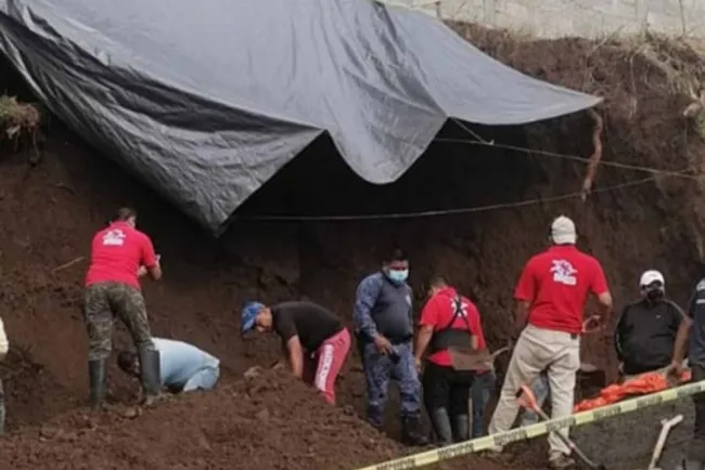 Mueren dos albañiles sepultados por derrumbe en Hidalgo