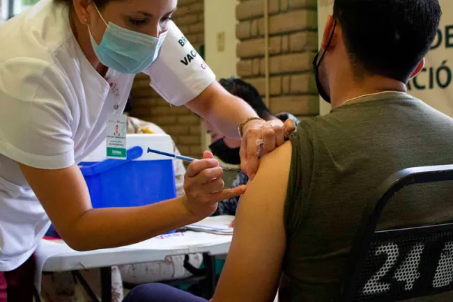 Aplicarán segunda dosis de Pfizer