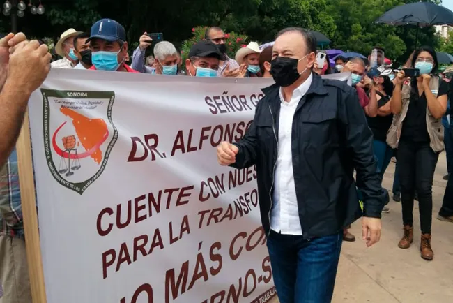 Realiza sindicato plantón frente a Palacio de Gobierno