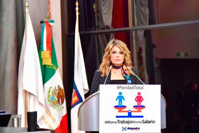 Presenta diputada inicativa a favor de servidoras públicas