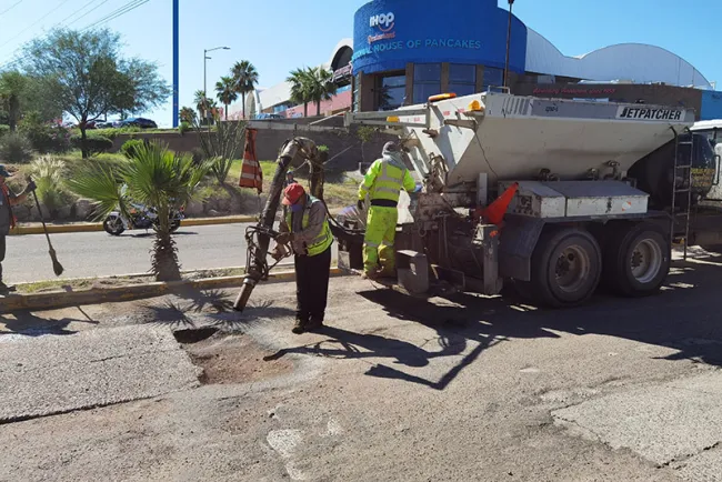 Implementan intensa campaña de bacheo