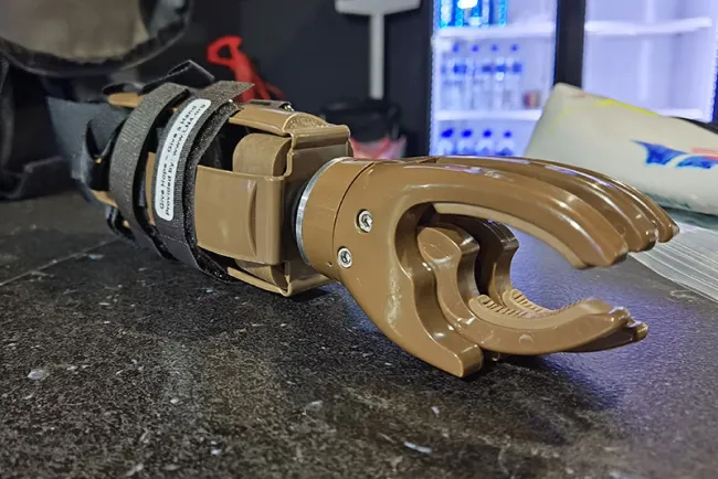 Donan motociclistas prótesis