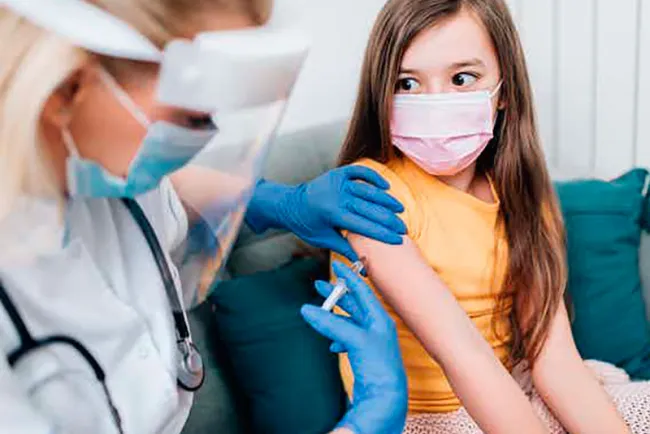 Presentan logística para vacunar a menores