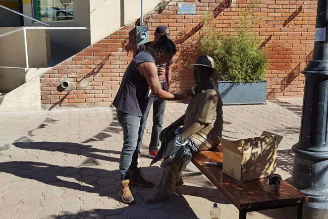 Vandalizan figura de Don Ósacar Monroy