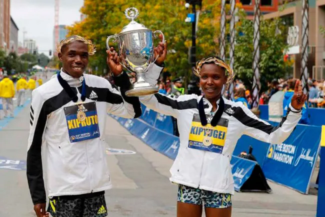 Kenia domina en el Maratón de Boston en ambas ramas