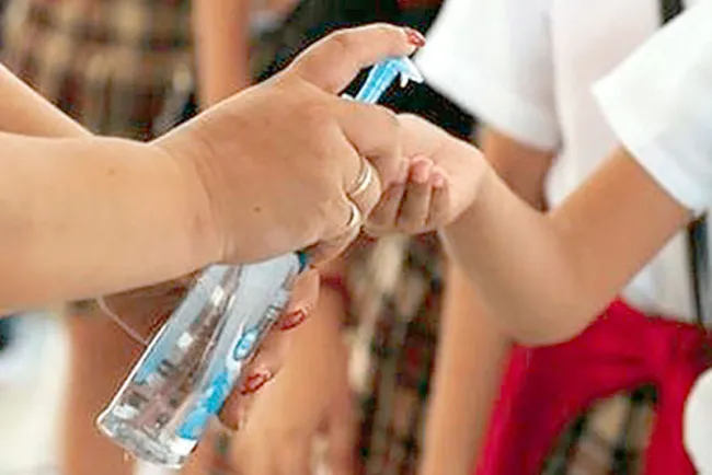 Confirman tres casos de covid