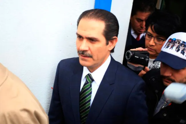 Dictan formal prisión a exfuncionarios