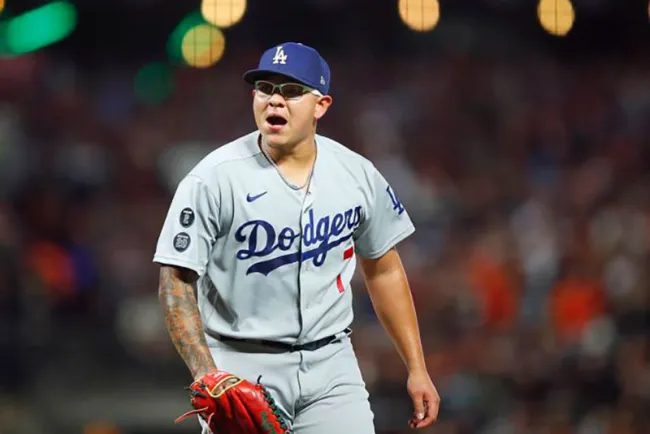 Urías no va de inicio; los Dodgers ajustan