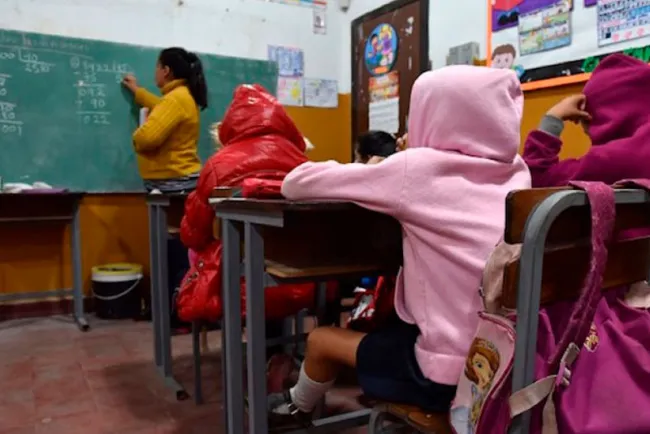 Dejan a criterio ‘horario de invierno’ en escuelas
