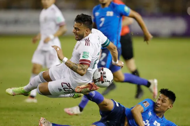 Alexis Vega es duda con Chivas