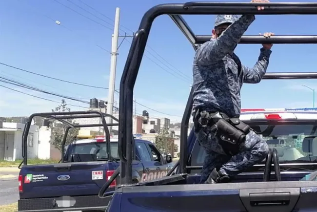 Roban ambulancia, luego la abandonan, pero se llevan el equipo médico
