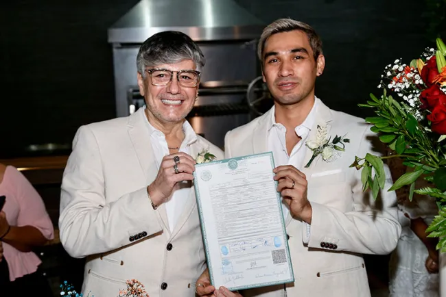 Celebran primer matrimonio igualitario