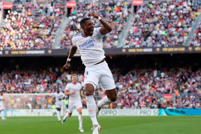 Real Madrid fulmina al Barcelona a contragolpes