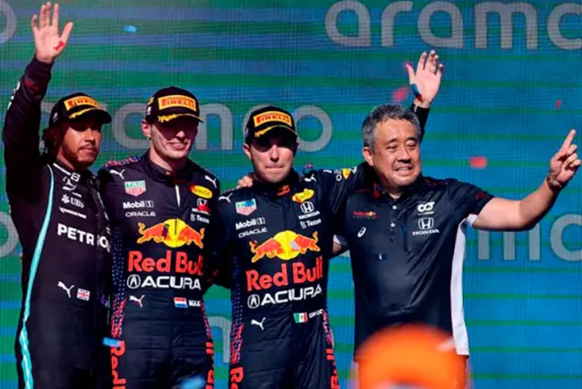 Verstappen gana el GP de EU; ‘Checo’ sube al podio en tercero