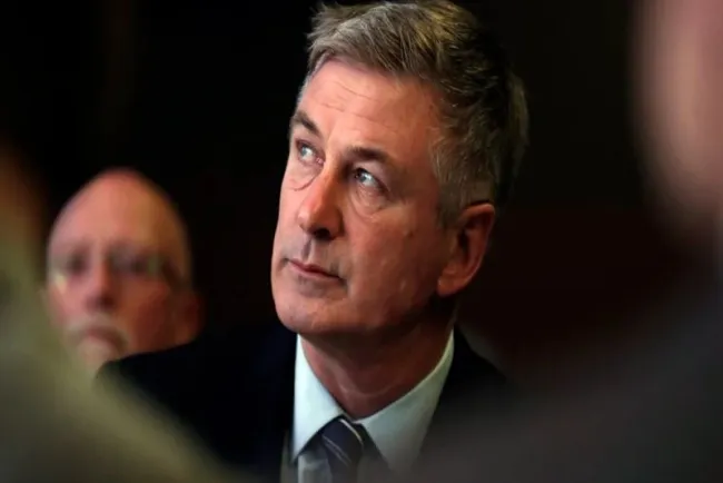 Baldwin había sido cuidadoso con las armas antes del fatal accidente, asegura el camarógrafo