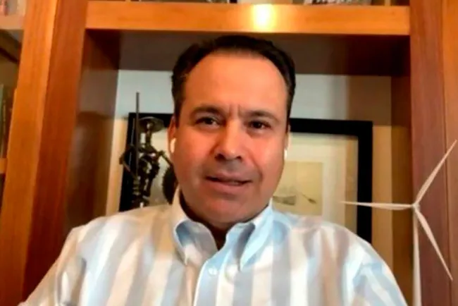 Revisan plazas otorgadas de forma irregular en anterior administración