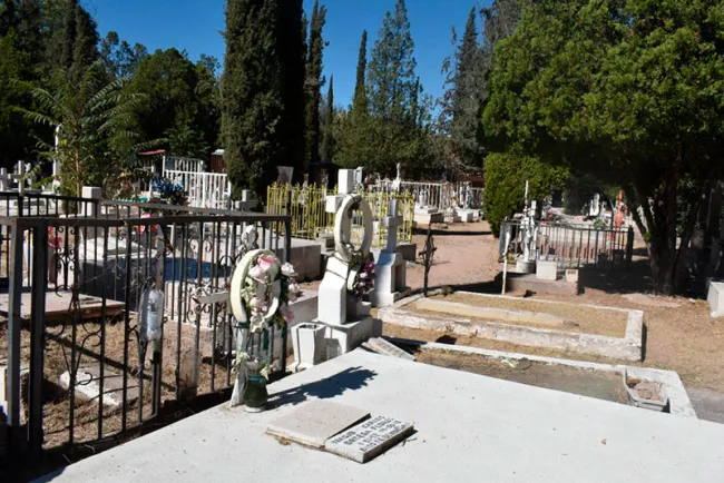 Brindan requisitos para construcción en panteones