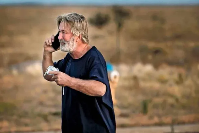 Baldwin, metido en fuertes asuntos legales; ¿quién fue el responsable de la tragedia?