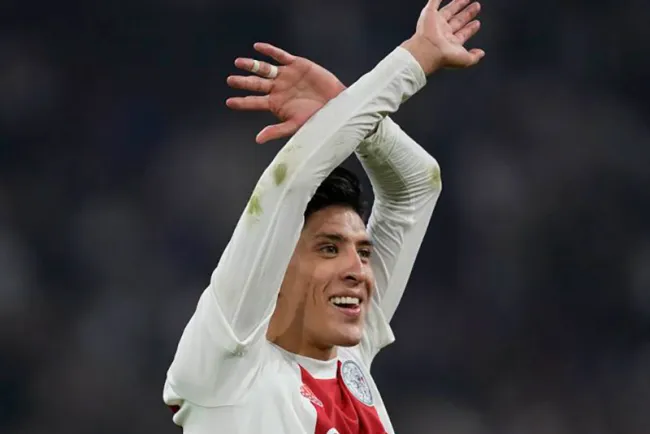 Qué momento de Edson Álvarez en su firma de contrato