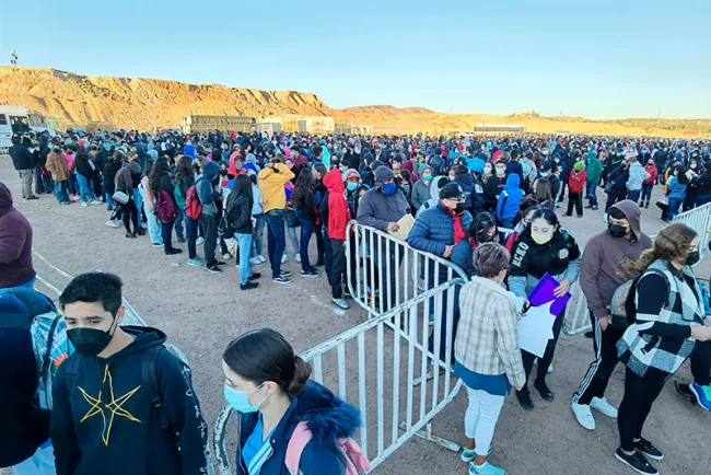Reciben jóvenes la segunda dosis de vacuna anti Covid