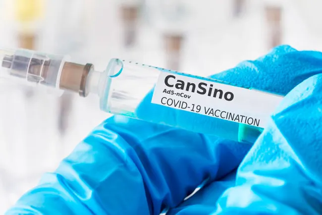 Dudan docentes cruzar a EU por vacuna Cansino