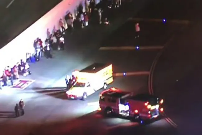Alarma de tiroteo en aeropuerto de Los Ángeles desata pánico; suspenden vuelos