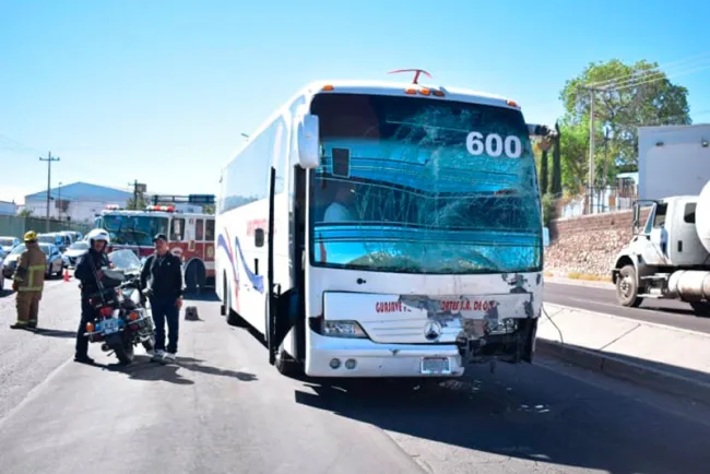Chocan autobuses foráneos