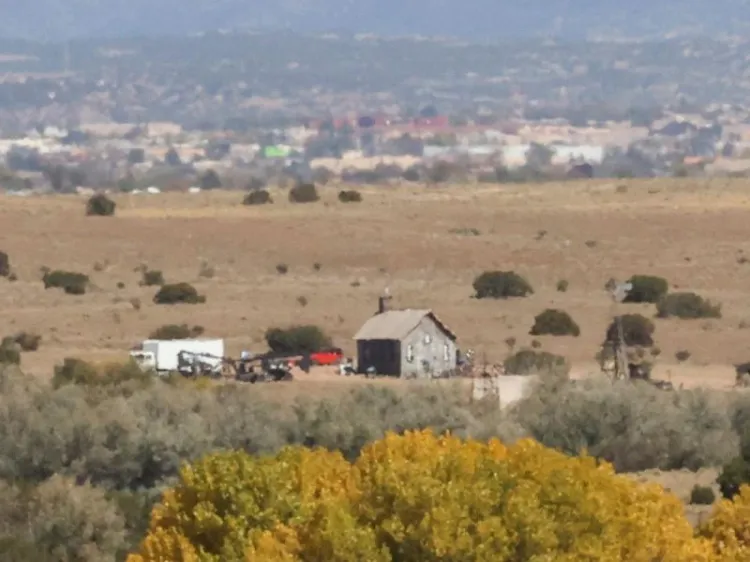 Disparo en set de 'Rust' pudo ser sabotaje, según abogado de encargada de armas